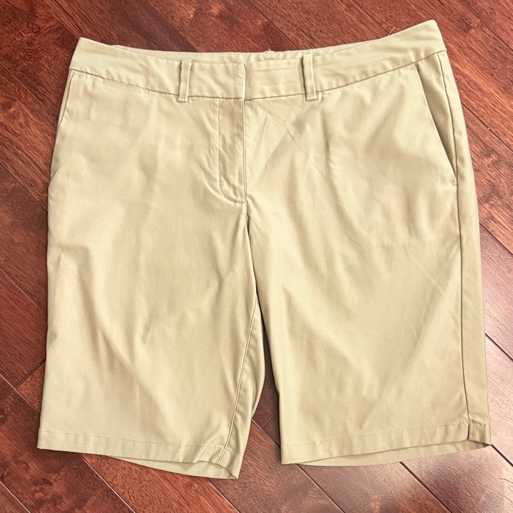 Nike Golf Tan Khaki Bermuda Flat Front Shorts 10